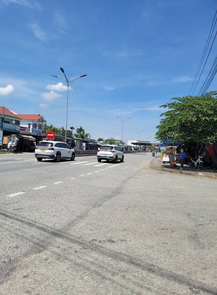 Nhà riêng Lộc Bổn 200m² giá 3 tỷ - Đầu tư sinh lời hoặc ở ngay!