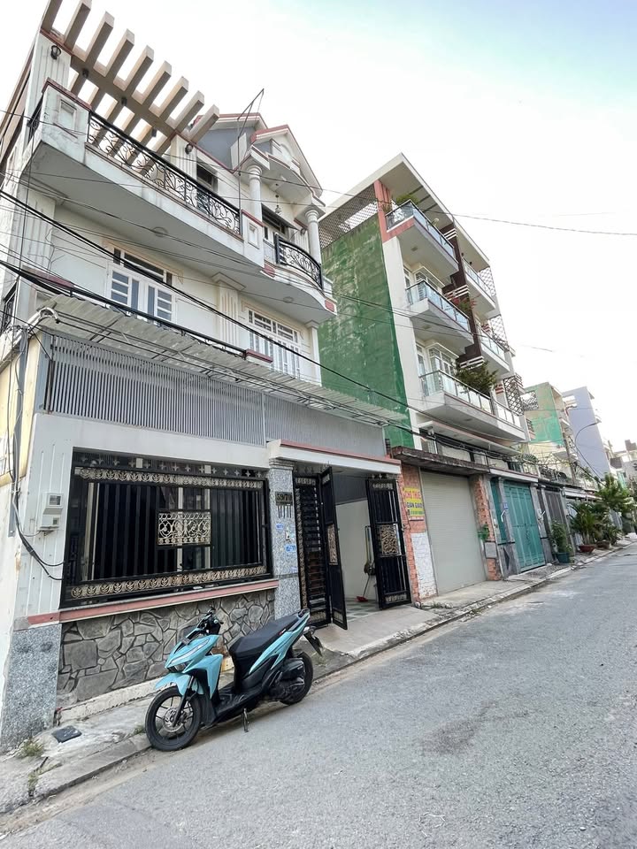 Nhà góc 2 mặt tiền tại Bà Điểm, Hóc Môn 120m² giá chỉ 6.95 tỷ - Đầu tư sinh lời!