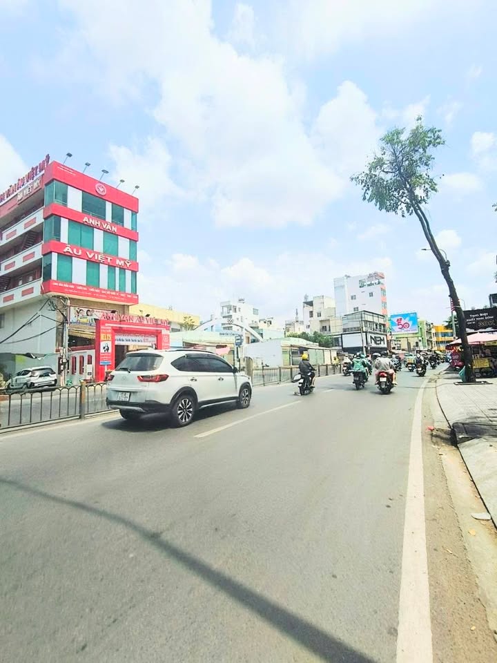 Nhà 6 tầng mặt tiền đường Phường 5, Quận 8 giá 13.5 tỷ - Đầu tư sinh lời ngay!