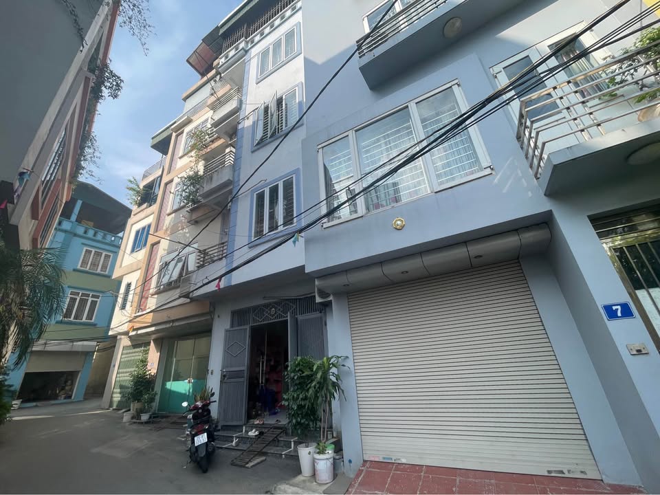 Nhà 3 tầng Trâu Quỳ - 50m² giá 13.2 tỷ - Ô tô đỗ tận nơi!