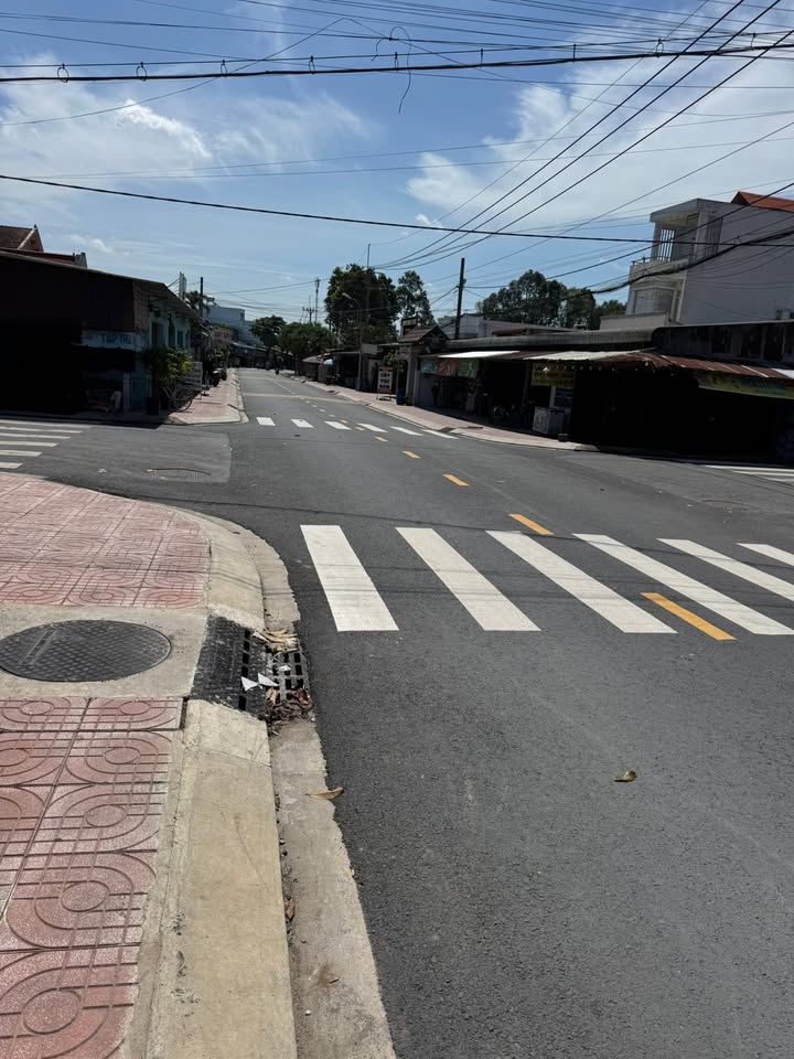 Bán gấp nhà mặt tiền đường Lê Vĩnh Huy, Củ Chi 80m² chỉ 3.8 tỷ - Giá tốt không thể bỏ lỡ!