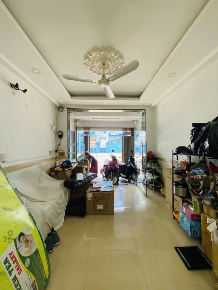 Mặt tiền kinh doanh Quận 6 giá 6.5 tỷ - Đối diện trường học, sẵn sàng hoạt động!