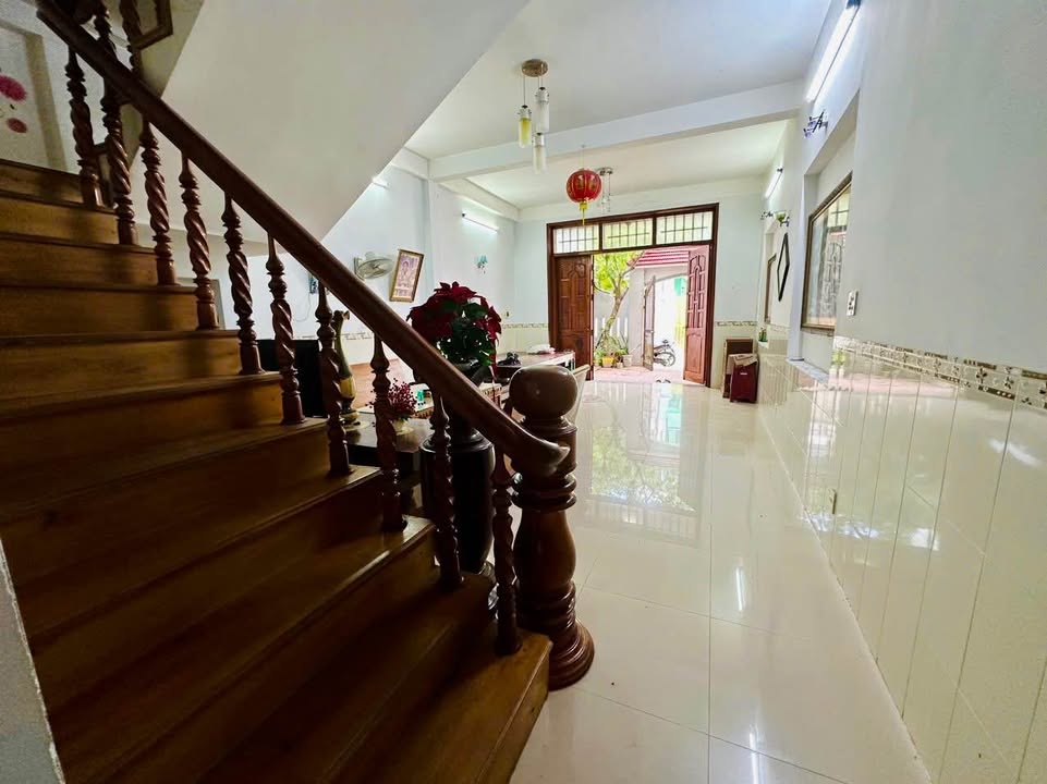 Bán nhà 2 tầng đường Nguyễn Bỉnh Khiêm, Tuy Hòa 117.5m² - Giá tốt chỉ 3.45 tỷ!