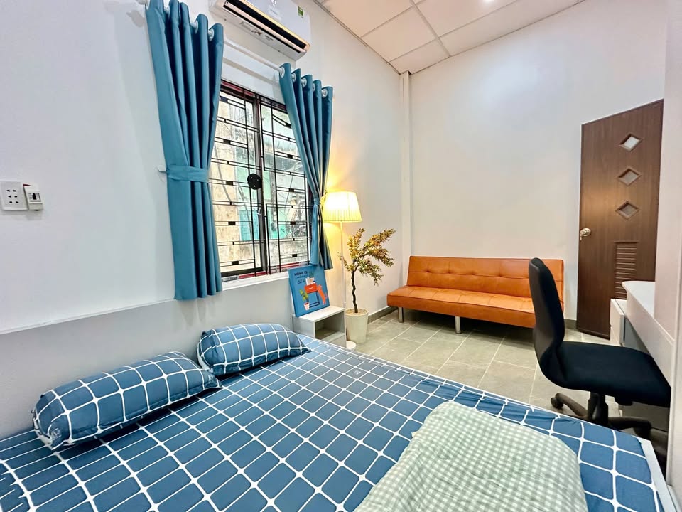 Căn hộ 1 phòng ngủ Phan Xích Long 40m² giá 7.5 triệu - Đầy đủ nội thất, an ninh 24/7!