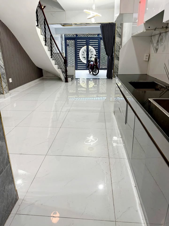 Nhà cho thuê 2 lầu tại Tân Thới Nhất, Quận 12 - Giá 14 triệu/tháng - Dọn vào ở ngay!