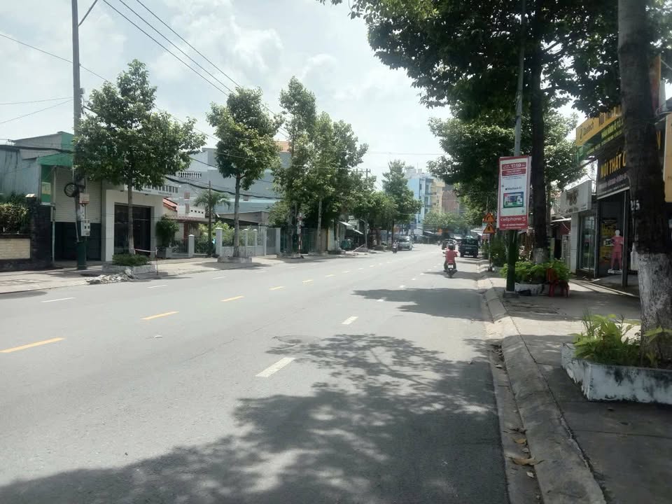 Mặt tiền kinh doanh Dĩ An 200m² giá 15 tỷ - Tiềm năng sinh lời cao!