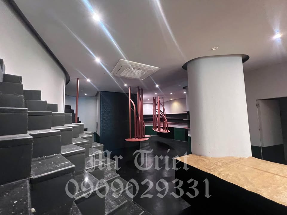 Kho cho thuê đường Hồ Văn Huê, quận Phú Nhuận 161m² - Hẻm xe tải rộng, thuận tiện di chuyển!