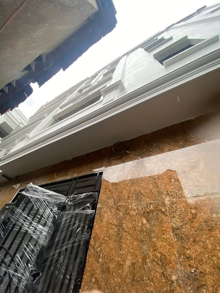 Nhà 5 tầng Đông La Hoài Đức 34m² giá 3,72 tỷ - Hoàn thiện nội thất sang trọng!