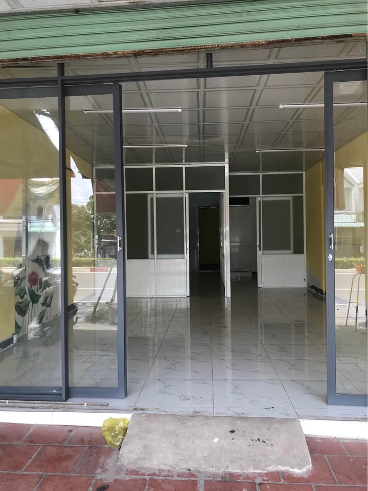 Cho thuê mặt bằng mặt tiền đường ĐT 746 Dĩ An 100m² - Khu vực đông dân cư