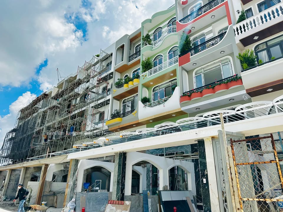Shophouse Hương Lộ 2, Q Bình Tân 76m² giá 7.6 tỷ - Thiết kế hiện đại, sẵn sàng vào ở!