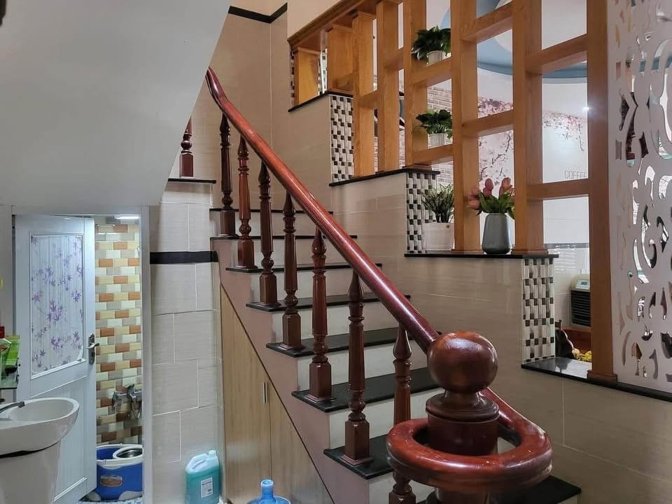 Nhà mặt tiền Nguyễn Tất Thành, Bà Rịa - 90m² giá 7.6 tỷ - Kinh doanh thuận lợi!