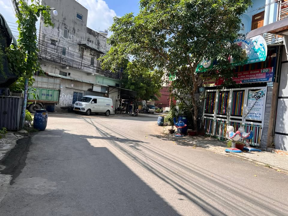 Nhà phố Dĩ An 120m² giá 3 tỷ - Vị trí vàng, tiềm năng đầu tư cao!