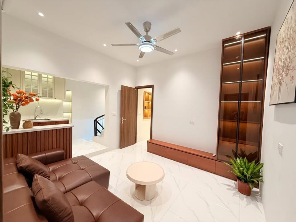 Căn hộ Tập Thể Xã Đàn 100m² giá 3 tỷ - Sân riêng thoáng mát!