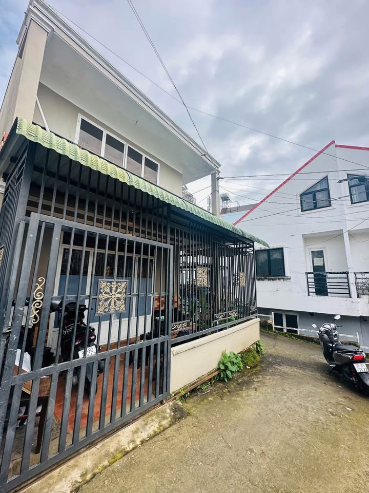 Bán nhà 2 mặt tiền đường Cổ Loa, P Xuân Hương, Đà Lạt 71m² giá 5.8 tỷ - Đầu tư sinh lời ngay!