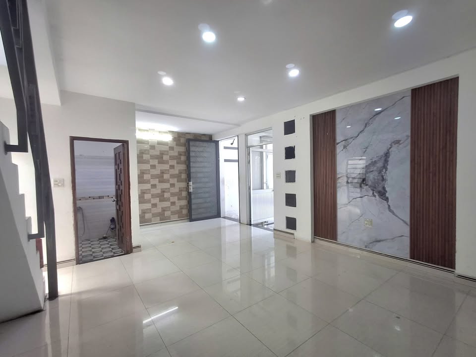 Cho thuê nhà nguyên căn đường Nguyễn Trãi, Xuân Lộc, 2PN giá 8 triệu - Thích hợp kinh doanh!