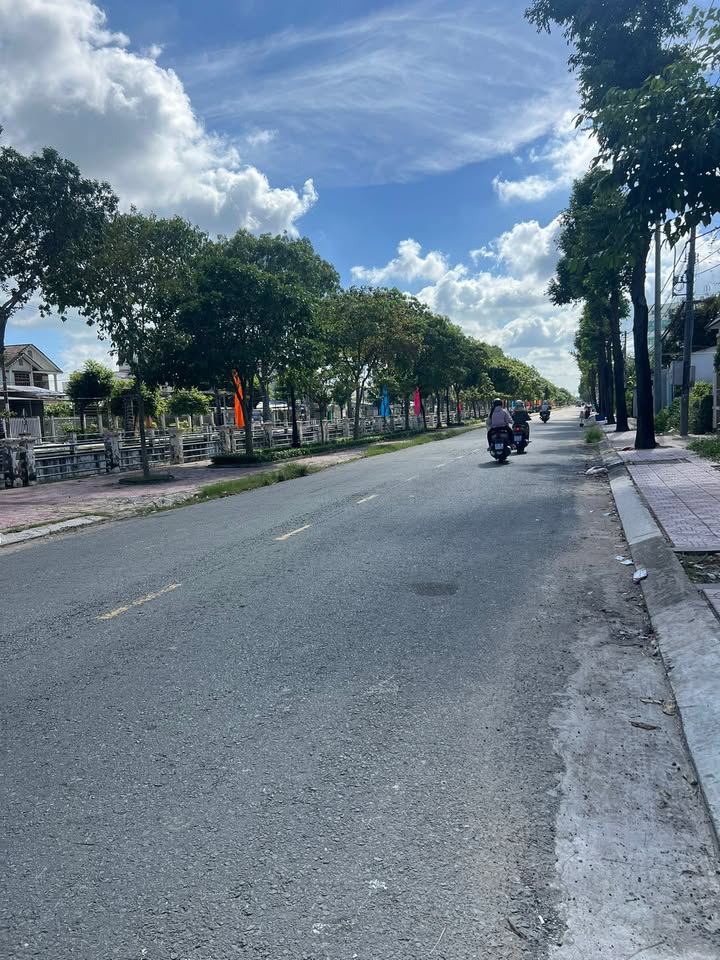 Đất thổ cư hẻm 239 Nguyễn Văn Rành, Tân An 100m² giá 820 triệu - Sổ đỏ chính chủ!