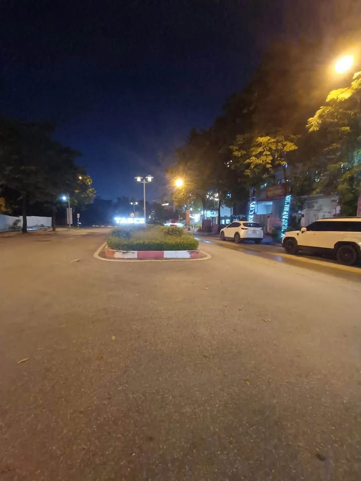 Nhà mặt ngõ Nguyễn Văn Huyên 51m² giá 22 tỷ - Ô tô đỗ cửa, nội thất xịn sò!