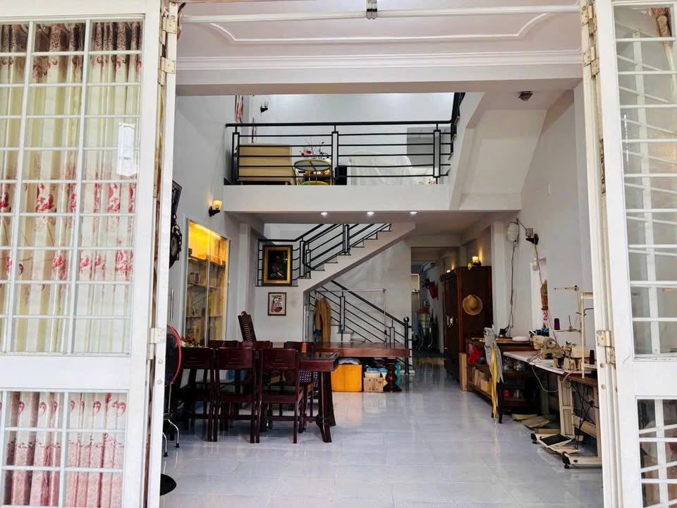 Nhà phố Võ Thị Sáu, Phan Thiết 90m² giá 2.45 tỷ - Thiết kế hiện đại, gần biển!
