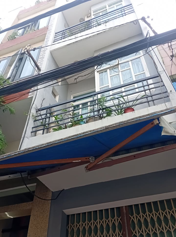 Nhà nguyên căn 3 tầng mặt tiền Nguyễn Huệ, giá 9 triệu - Cơ hội thuê lý tưởng!