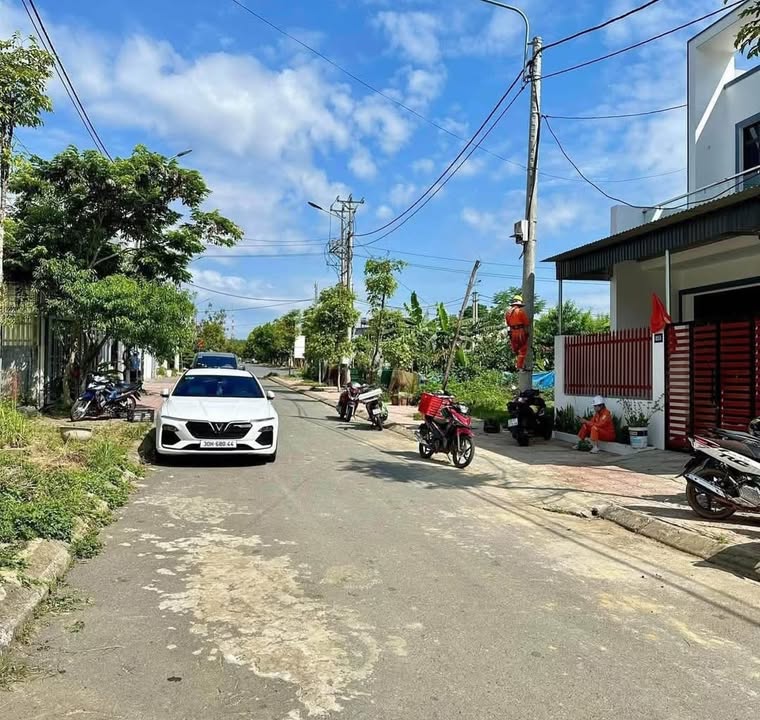 Đất nền Đông Phong Lai Châu 105m² giá 1 tỷ - Sổ đỏ chính chủ, vị trí đắc địa!