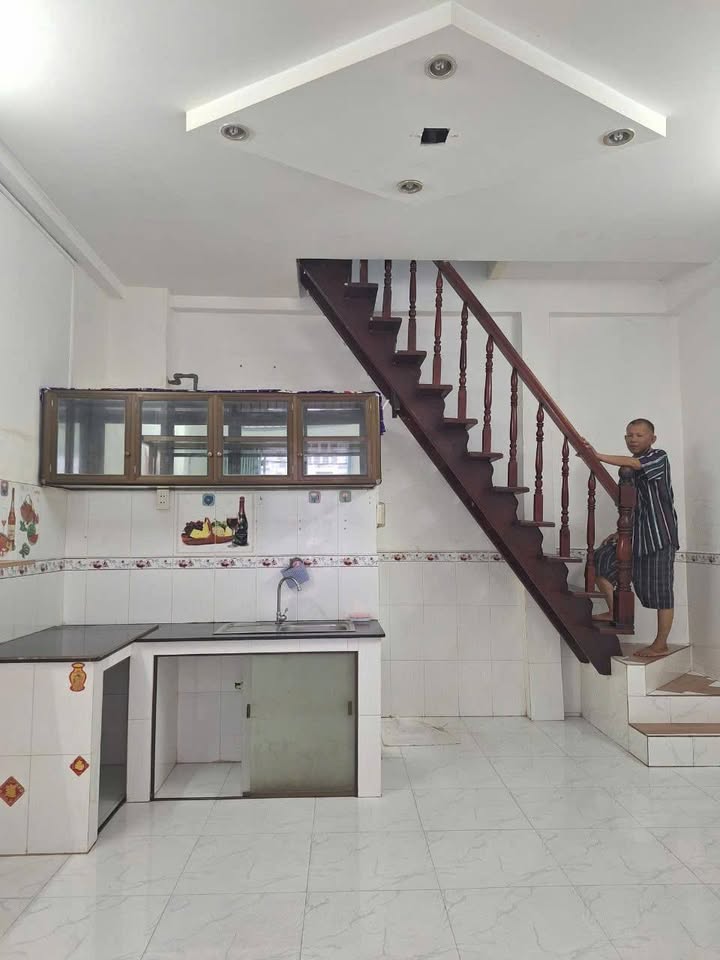 Nhà cho thuê góc hẻm đường Vĩnh Viễn, Q10 - Diện tích 31m², giá 8 triệu/tháng!