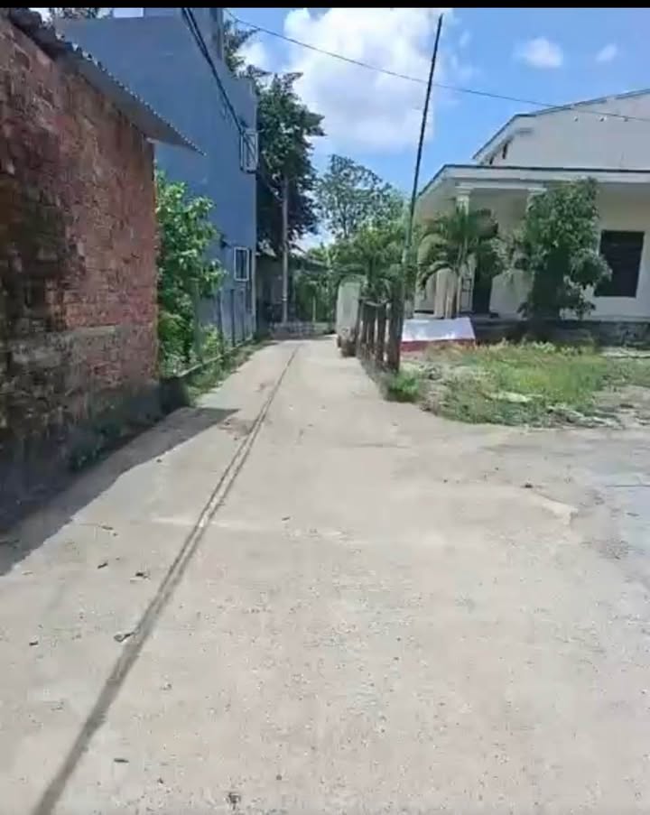 Đất Hòa Tiến Đà Nẵng 127m² giá 1 tỷ - Sổ đỏ chính chủ, gần đường nhựa!