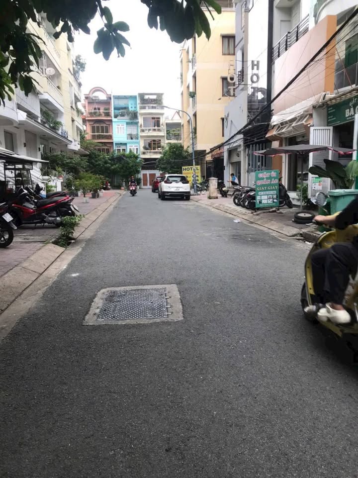 Nhà hẻm xe hơi Cách Mạng Tháng Tám, Q.3 - 85m² giá 24 tỷ, vị trí trung tâm!