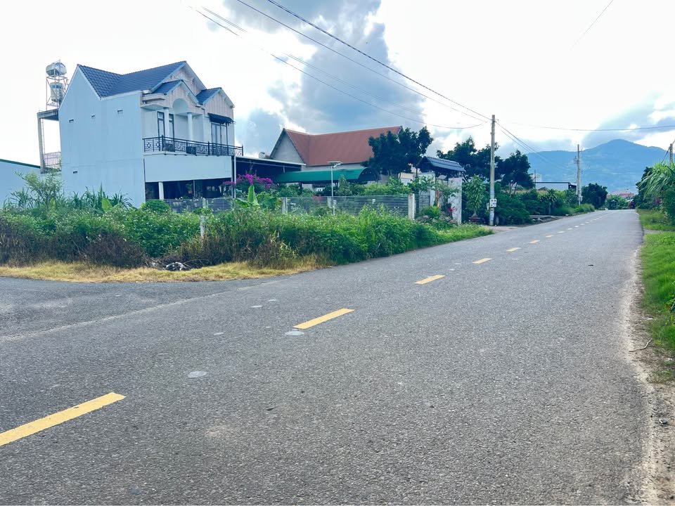 FrontHouse mặt tiền Phạm Văn Đồng, Lộc Thành, Bảo Lộc 218.4m² giá 1 tỷ - Cơ hội đầu tư hấp dẫn!