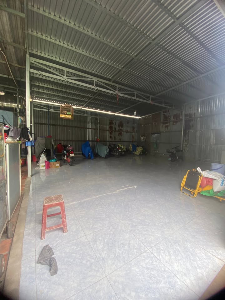 Cho thuê kho bãi tại Xuân Thới Thượng Hóc Môn 800m² giá 10 triệu - Đường xe tải thuận tiện!