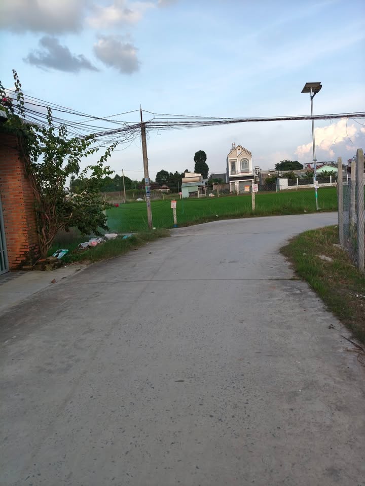 Nhà phố 2 tầng mặt tiền Đức Hòa 96.9m² giá chỉ 2.5 tỷ - Sẵn sàng dọn vào ở ngay!