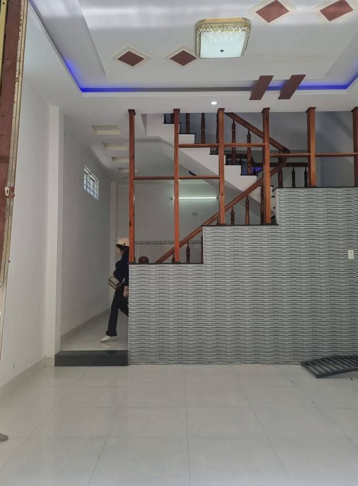 Nhà 3 tầng đường Trần Hưng Đạo, Đống Đa, 42m² giá 2 tỷ - Gần biển chỉ 5 phút!