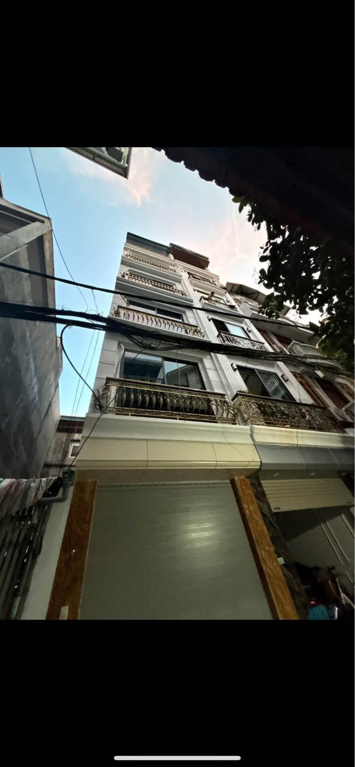 Nhà mặt ngõ Lạc Long Quân 51m² 6 tầng - Ô tô vào nhà, vị trí đắc địa!