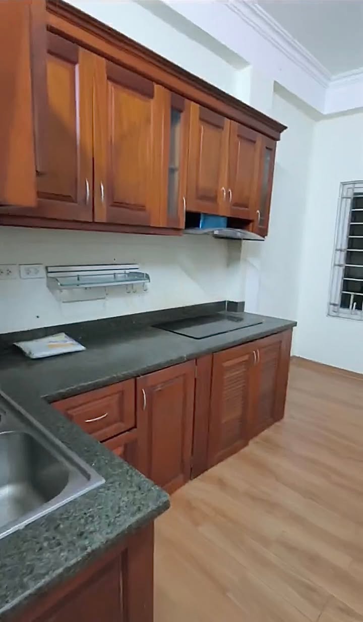 Cho thuê CHDV Ngã Tư Sở, Đống Đa, 6 tầng - Ô tô đỗ cửa, hợp đồng dài hạn!