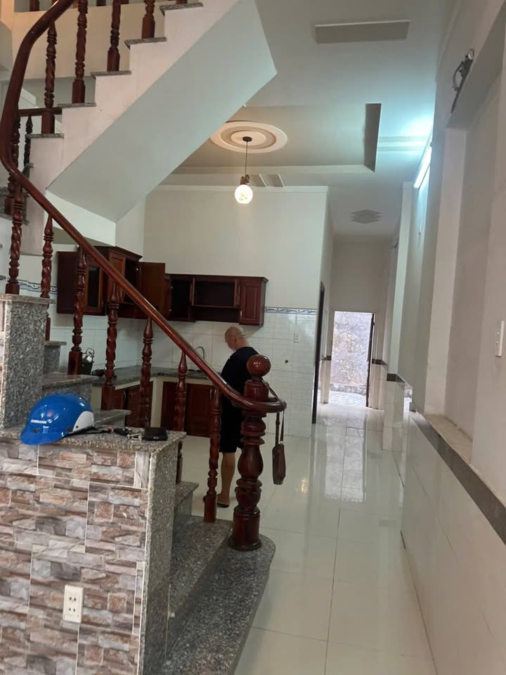 Nhà cho thuê hẻm đường Chiêu Liêu quận Dĩ An 100m² giá 5.5 triệu - Sân ô tô, vào ở ngay!