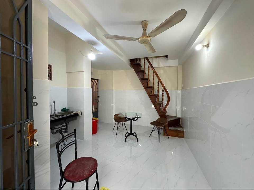 Nhà cho thuê Quận 3 - 28m² giá 9 triệu - Phù hợp gia đình!