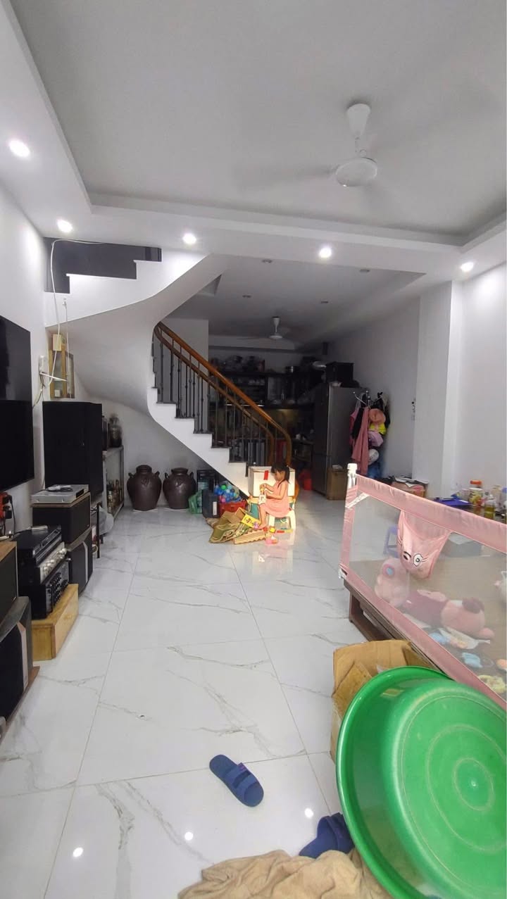 Nhà phố Vĩnh Hưng 47m² giá 3.68 tỷ - Thiết kế 3 tầng tiện nghi!