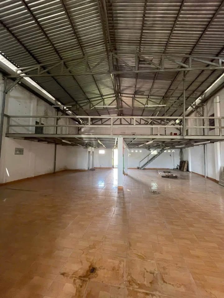 Kho cho thuê đường Phạm Văn Đồng 600m² giá 20 triệu - Diện tích rộng rãi, thuận tiện kinh doanh!