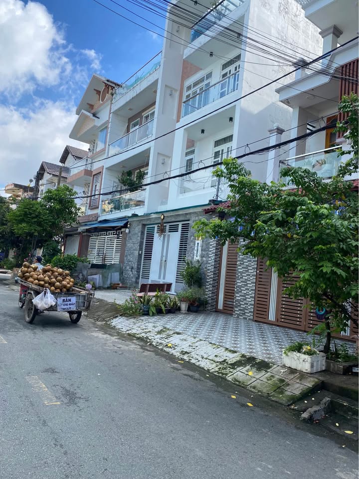 Nhà phố Bình Hưng, Bình Chánh 108m² giá 12 tỷ - Sổ hồng chính chủ, pháp lý rõ ràng!