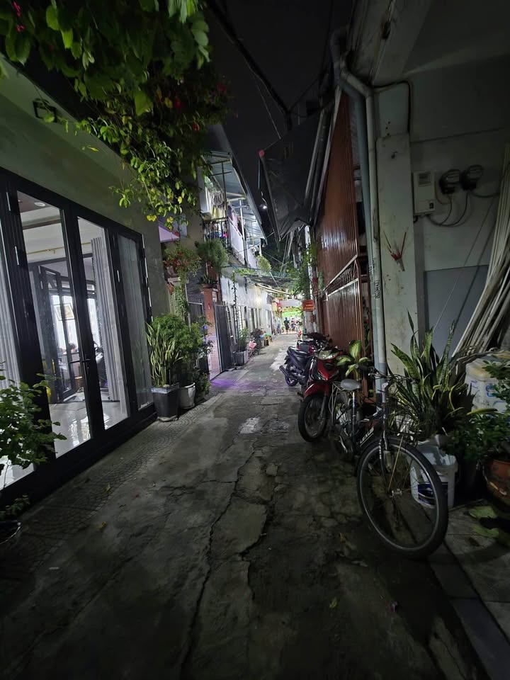 Nhà 3 tầng tại Huỳnh Ngọc Huệ, Đà Nẵng - Giá chỉ 4,95 tỷ, thương lượng ngay!