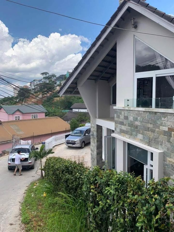 Bán villa Đà Lạt 200m² giá 15 tỷ - Kinh doanh homestay hiệu quả!
