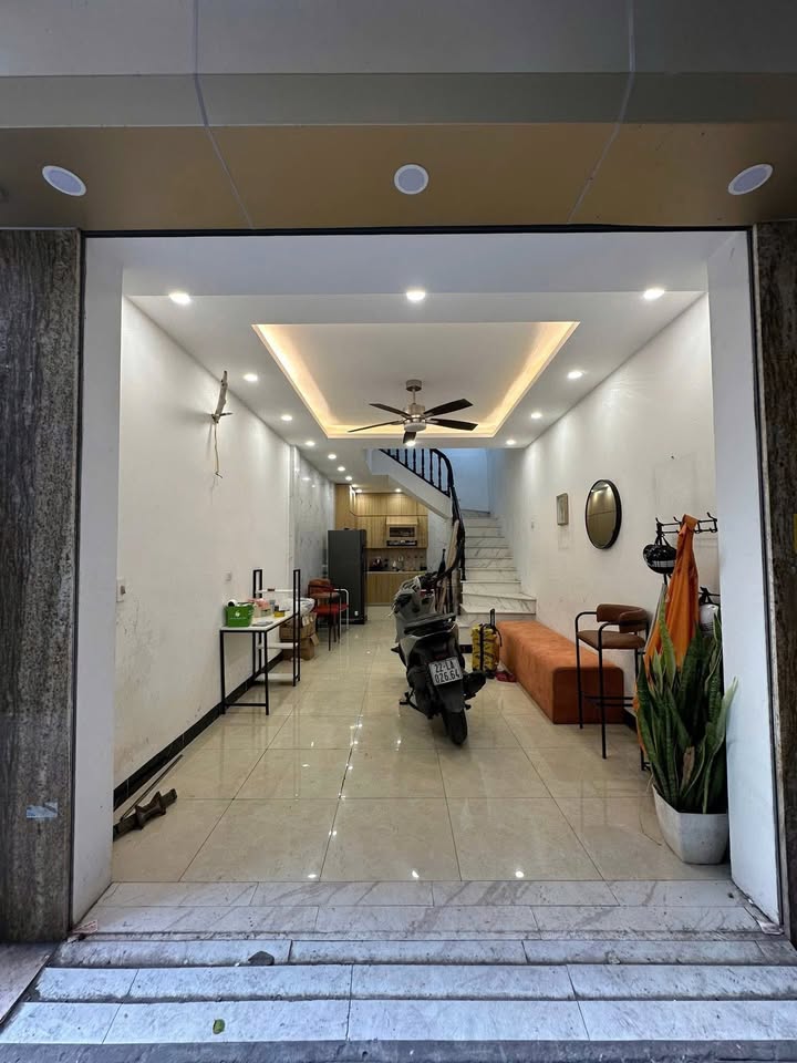 Nhà riêng cho thuê tại Pháo Đài Láng, Đống Đa 40m² giá 16 triệu - Thiết kế hiện đại, tiện nghi đầy đủ!