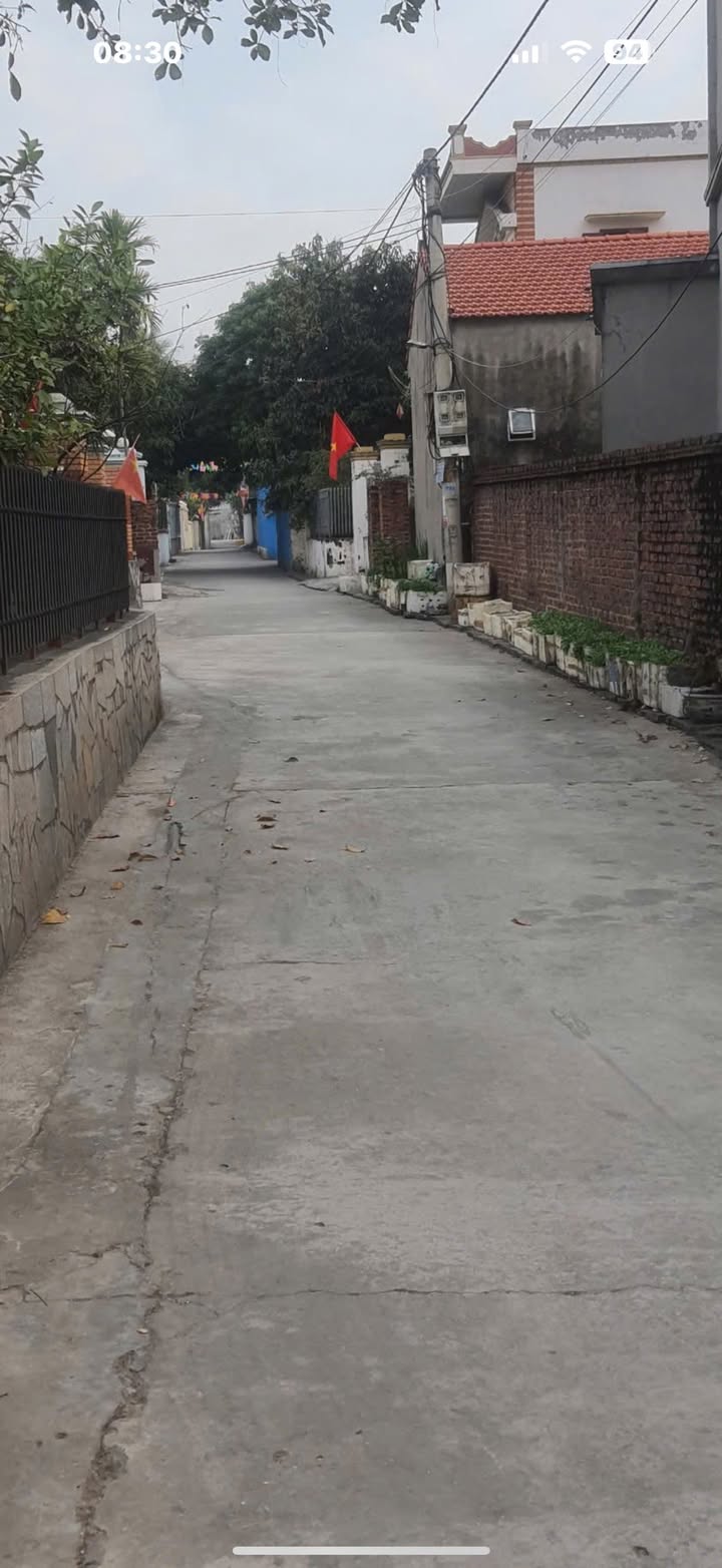 Đất nền Kim Sơn Đông Triều 300m² giá 1 tỷ - Mặt tiền rộng, đường ô tô thông thoáng!