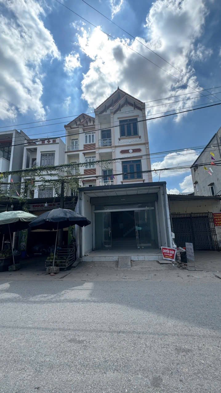 Nhà phố 3 tầng mặt đường 200, Yên Mỹ, Hưng Yên 117m² giá 6 tỷ - Kinh doanh đa dạng!