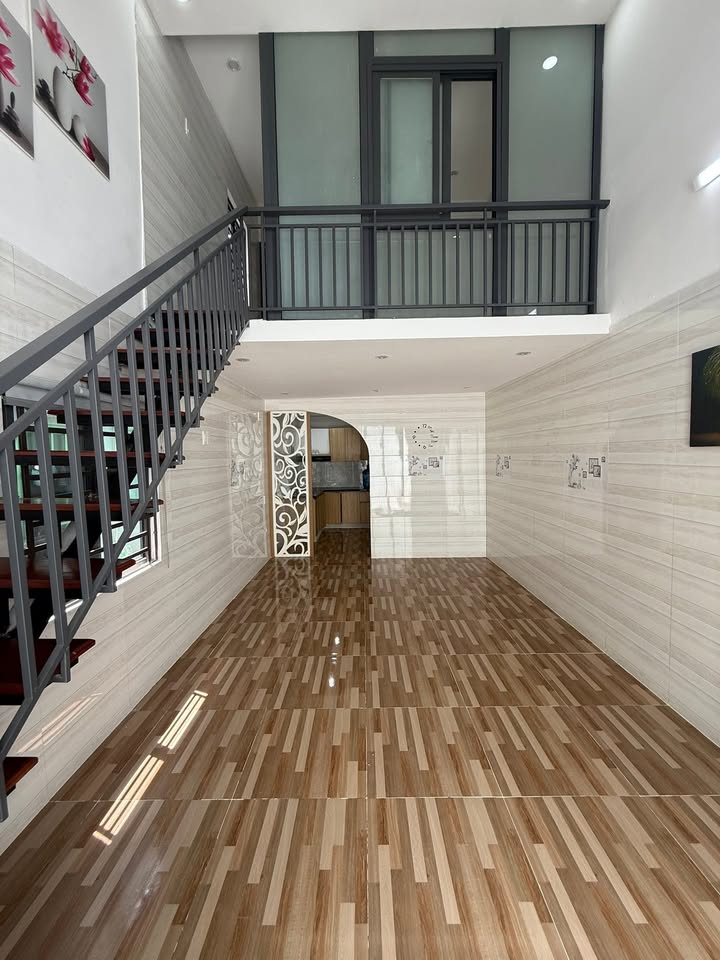 Nhà gác lửng đường Thái Thị Bôi, Đà Nẵng 39m² giá 2.4 tỷ - Hướng Nam, xe máy tránh nhau