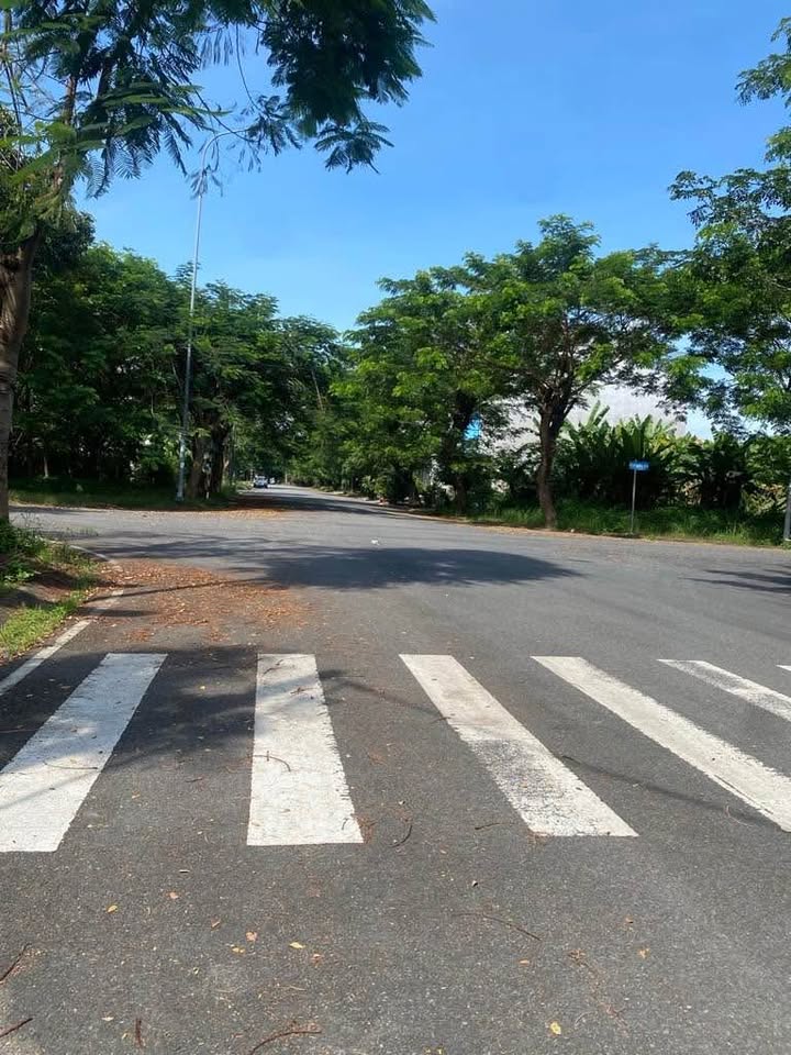 Nhà phố 3 lầu mặt tiền đường Số 9, KDC Phú Xuân, Nhà Bè giá 12 tỷ - Cơ hội vàng cho gia đình!