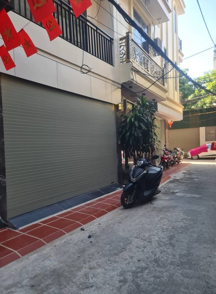 Nhà 5 tầng Vạn Phúc 59m² giá 1X tỷ - Ô tô vào nhà, thang máy tiện lợi!