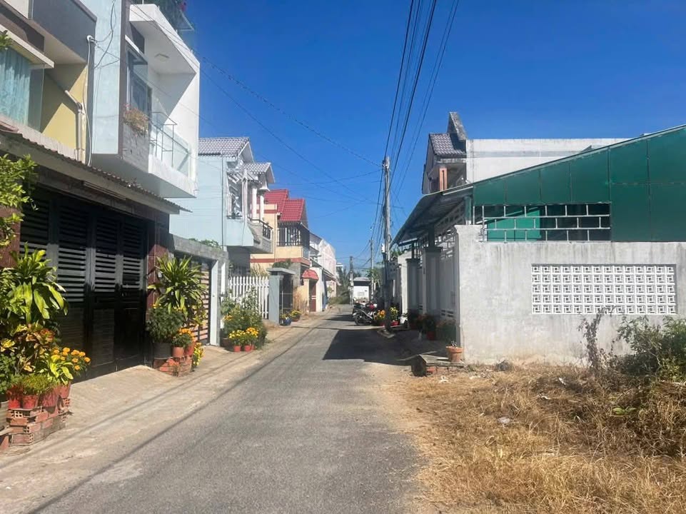 Bán đất thổ cư đường Nguyễn Văn Thiệt 100m² - Hướng Nam, giá chỉ 1 tỷ!