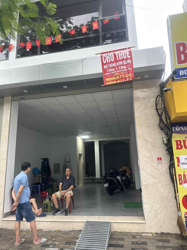 Nhà mặt đường Xuân La, Tây Hồ 180m² giá 15 triệu - Không cho thuê bán hàng ăn!