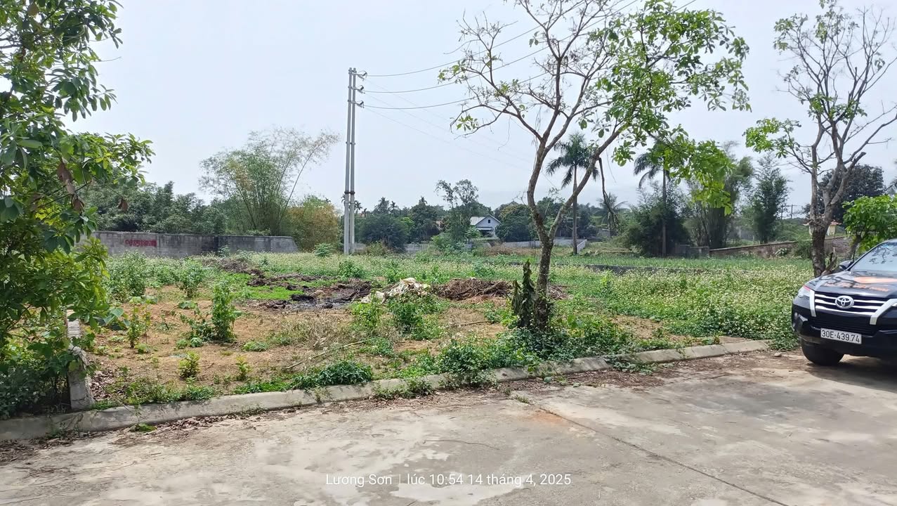 Bán đất Nhuận Trạch Lương Sơn 853m² giá 5 tỷ - Không gian yên tĩnh lý tưởng!