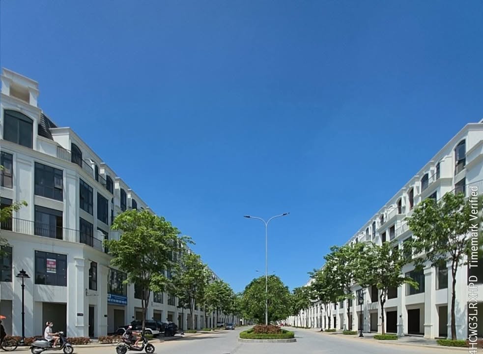 Nhà liền kề Hinode Royal Park Hoài Đức 100m² giá 21.5 tỷ - Kinh doanh lý tưởng!